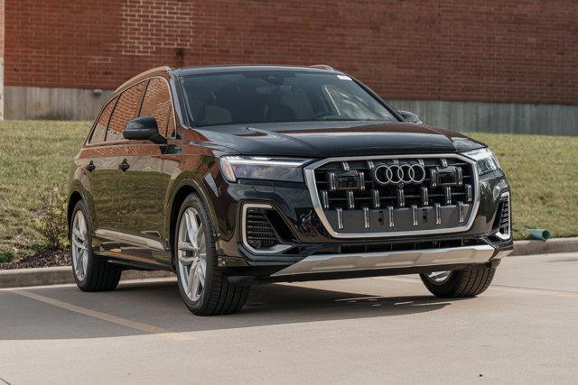 Photo of 2025 MYTHOS BLACK Audi Q7