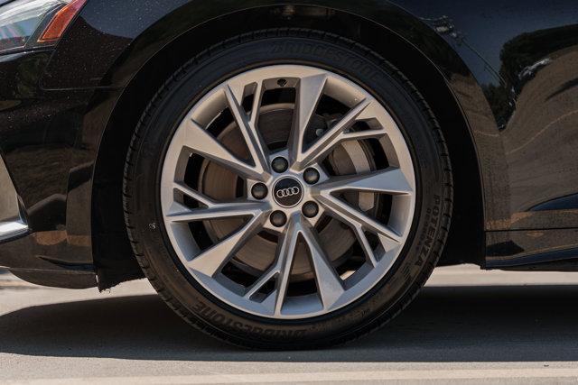 Photo of 2022 Brilliant Black/Black Roof Audi A5