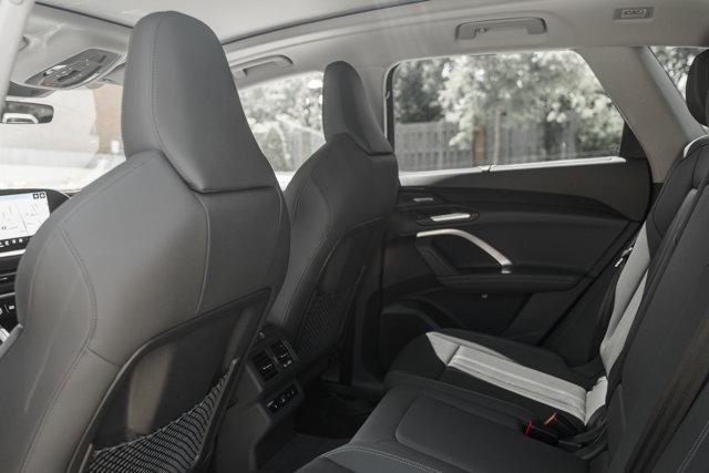 Photo of 2025 MYTHOS BLACK Audi Q5