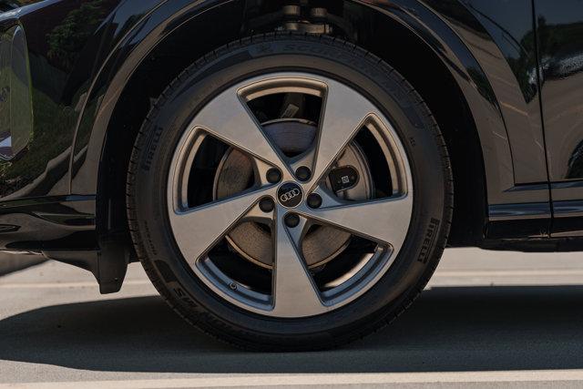 Photo of 2025 MYTHOS BLACK Audi Q5