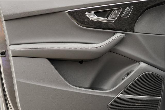 Photo of 2025 SAMURAI GRAY Audi Q7