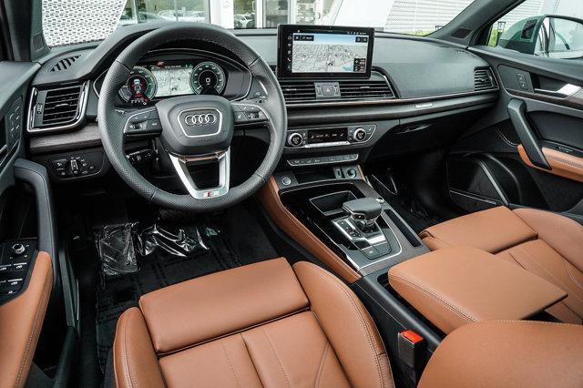 Photo of 2025 District Green Metallic Audi Q5