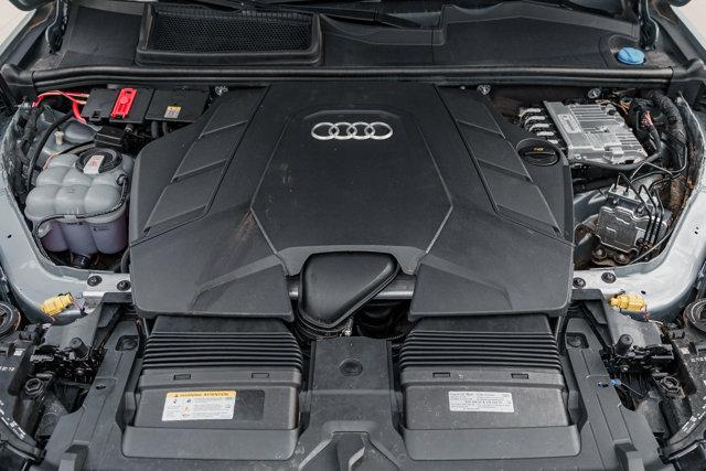 Photo of 2023 Satellite Silver Metallic Audi Q7