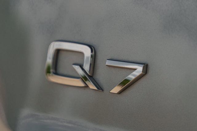Photo of 2023 Satellite Silver Metallic Audi Q7