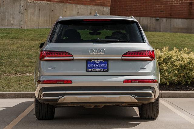 Photo of 2023 Satellite Silver Metallic Audi Q7