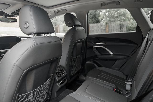 Photo of 2025 GLACIER WHITE Audi Q5
