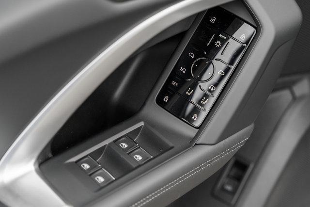 Photo of 2025 GLACIER WHITE Audi Q5