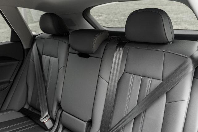 Photo of 2025 GLACIER WHITE Audi Q5