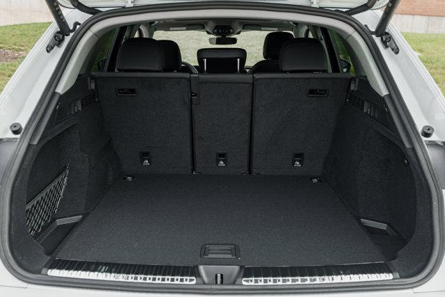 Photo of 2025 GLACIER WHITE Audi Q5