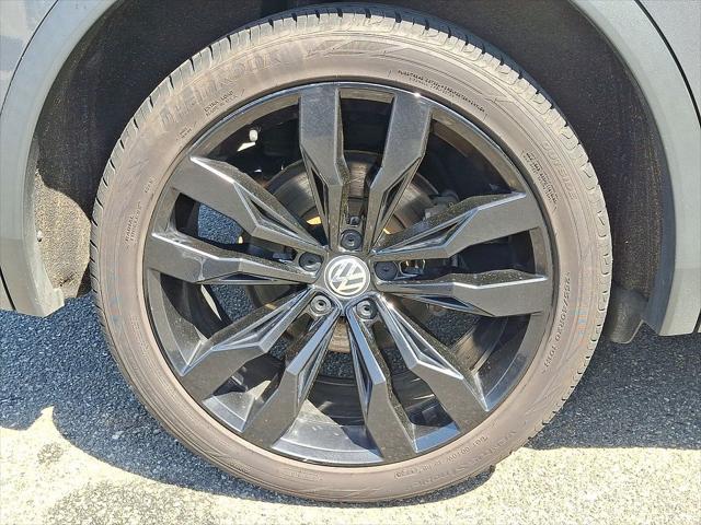 Photo of 2021 Platinum Gray Metallic Volkswagen Tiguan