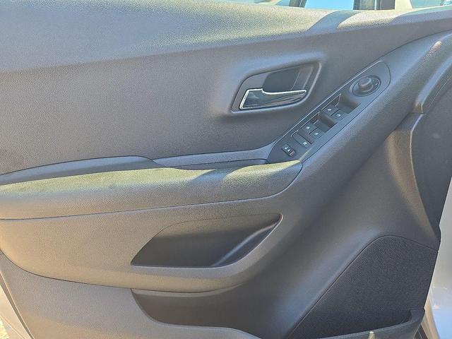 Photo of 2022 Silver Ice Metallic Chevrolet Trax
