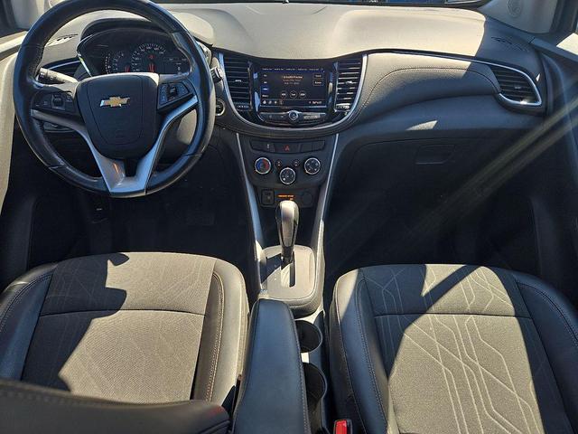 Photo of 2022 Silver Ice Metallic Chevrolet Trax