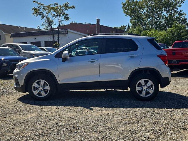 Photo of 2022 Silver Ice Metallic Chevrolet Trax