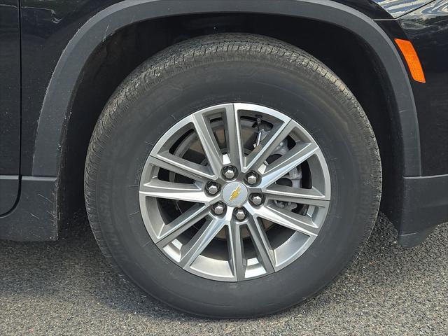 Photo of 2023 Mosaic Black Metallic Chevrolet Traverse