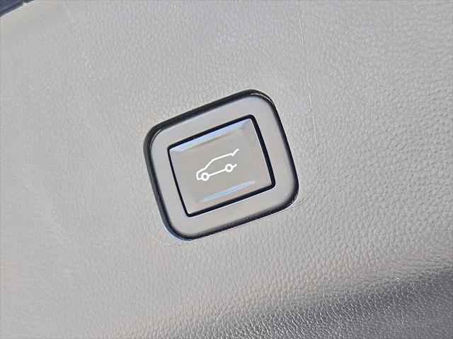 Photo of 2023 Mosaic Black Metallic Chevrolet Traverse