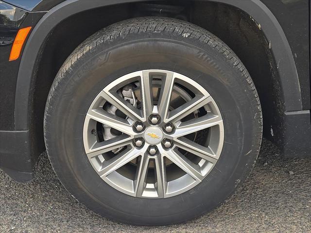 Photo of 2023 Mosaic Black Metallic Chevrolet Traverse