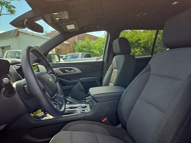 Photo of 2023 Mosaic Black Metallic Chevrolet Traverse