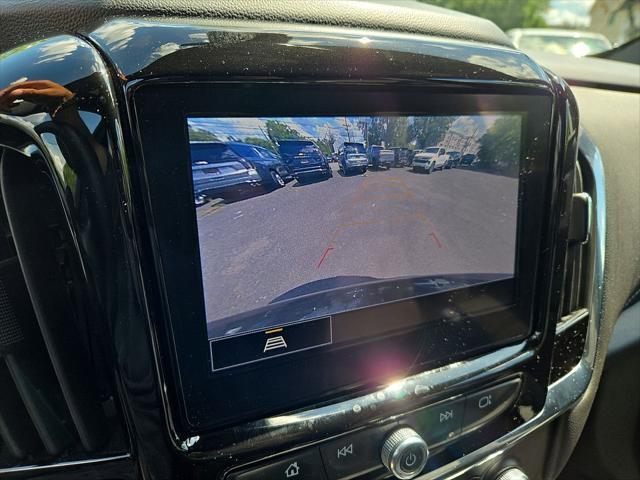 Photo of 2023 Mosaic Black Metallic Chevrolet Traverse