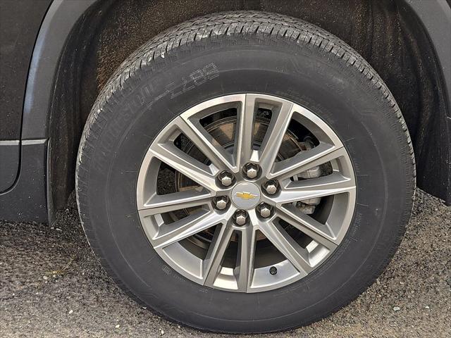 Photo of 2023 Mosaic Black Metallic Chevrolet Traverse