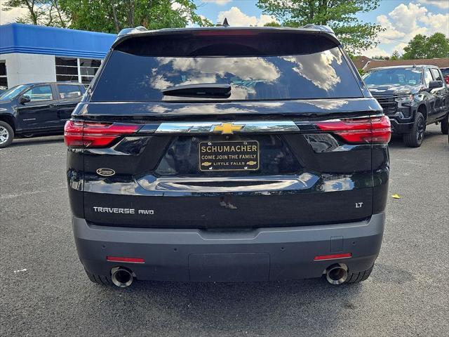 Photo of 2023 Mosaic Black Metallic Chevrolet Traverse