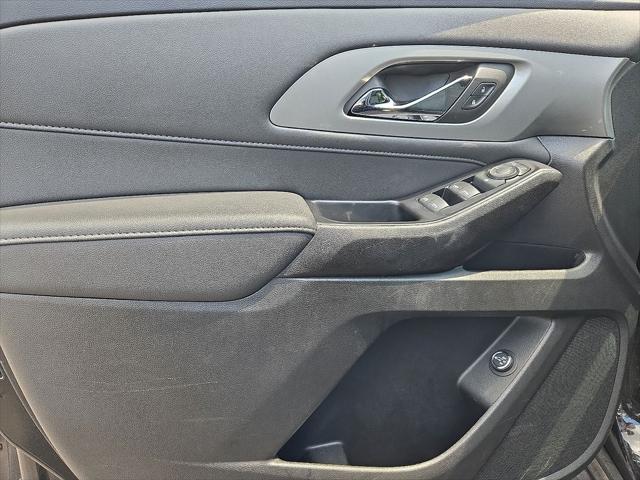 Photo of 2023 Mosaic Black Metallic Chevrolet Traverse