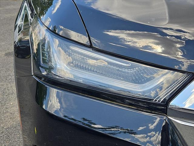 Photo of 2023 Mosaic Black Metallic Chevrolet Traverse