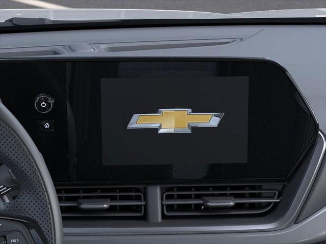 Photo of 2025 Summit White Chevrolet Trax