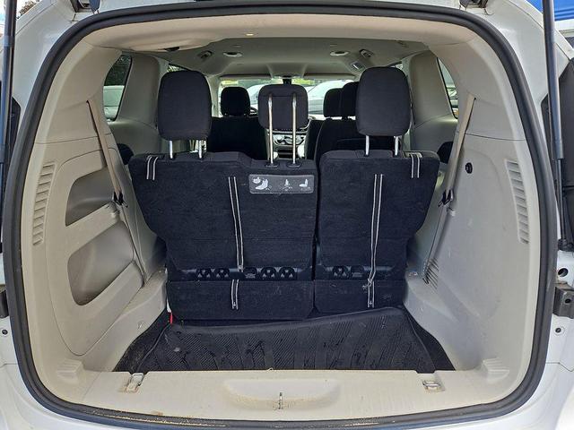 Photo of 2017 Bright White Clearcoat Chrysler Pacifica