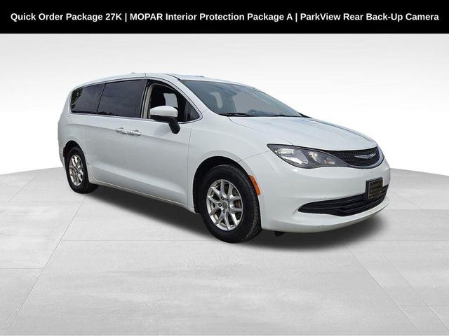 Photo of 2017 Bright White Clearcoat Chrysler Pacifica