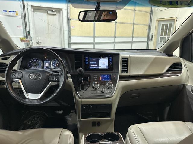 Photo of 2015 Black Toyota Sienna