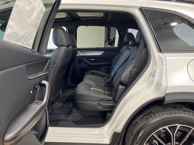 Photo of 2025 Rhodium White Premium Mazda CX-70 PHEV
