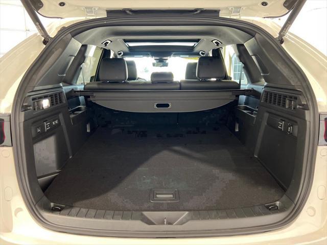 Photo of 2025 Rhodium White Premium Mazda CX-70 PHEV