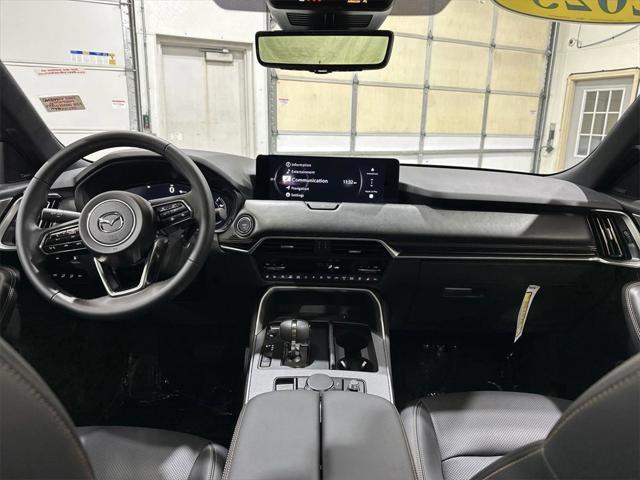 Photo of 2025 Rhodium White Premium Mazda CX-70 PHEV