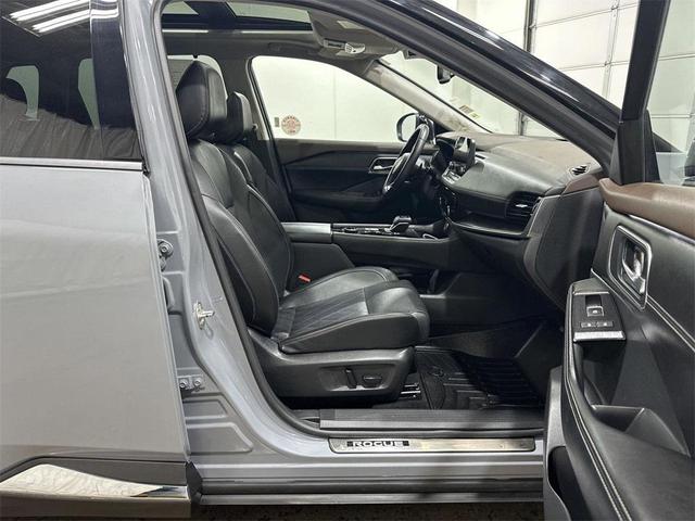 Photo of 2021 Boulder Gray Pearl/Super Black Nissan Rogue