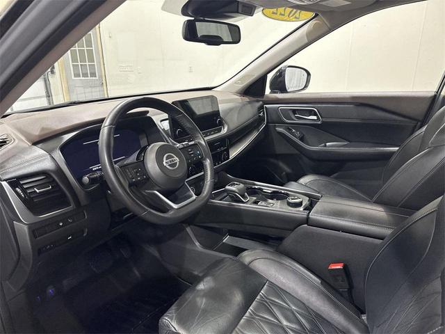Photo of 2021 Boulder Gray Pearl/Super Black Nissan Rogue