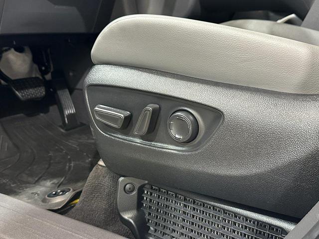 Photo of 2024 Ice Cap Toyota Sienna