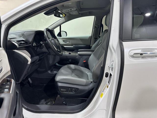 Photo of 2024 Ice Cap Toyota Sienna