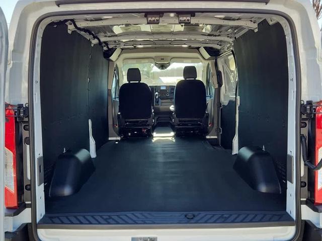 Photo of 2025 Oxford White Ford Transit-250