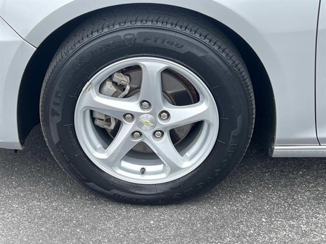 Photo of 2017 Silver Ice Metallic Chevrolet Malibu