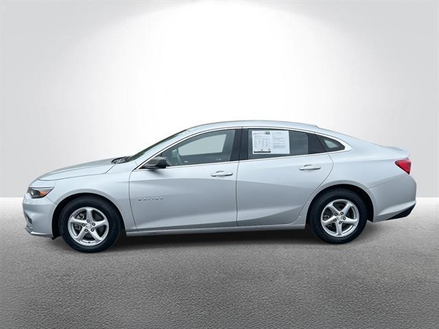 Photo of 2017 Silver Ice Metallic Chevrolet Malibu
