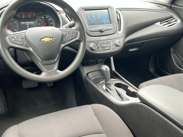 Photo of 2017 Silver Ice Metallic Chevrolet Malibu