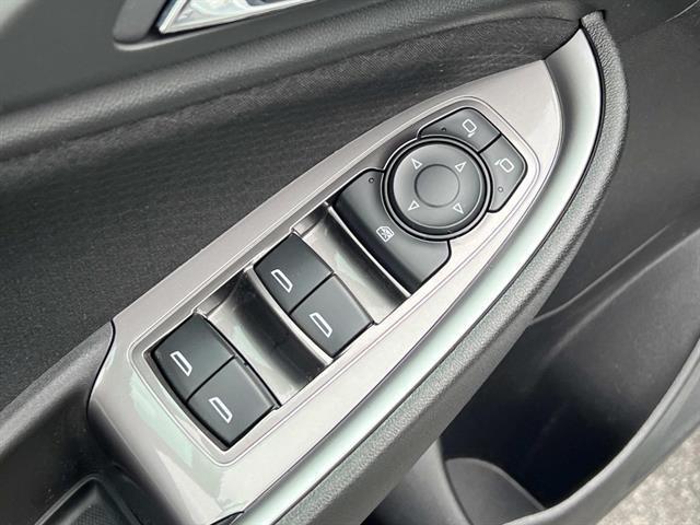 Photo of 2017 Silver Ice Metallic Chevrolet Malibu