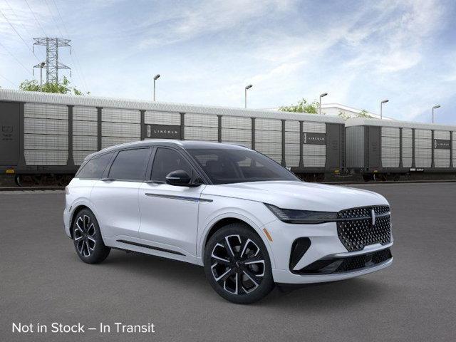 Photo of 2025 White Platinum Tri-Coat Metallic Lincoln Nautilus
