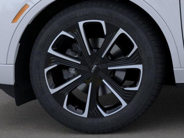 Photo of 2025 White Platinum Tri-Coat Metallic Lincoln Nautilus