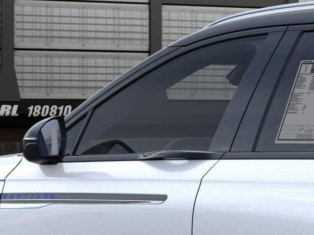Photo of 2025 White Platinum Tri-Coat Metallic Lincoln Nautilus