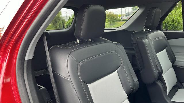 Photo of 2022 Rapid Red Metallic Tinted Clearcoat Ford Explorer