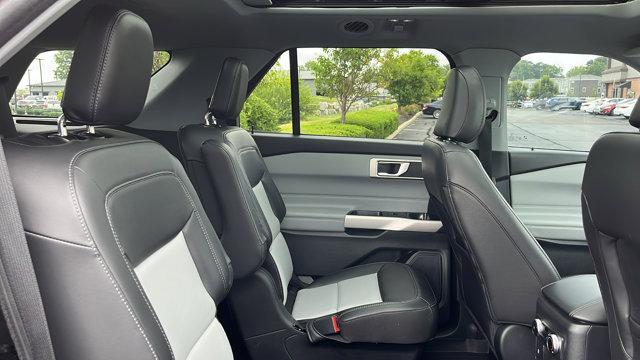 Photo of 2022 Rapid Red Metallic Tinted Clearcoat Ford Explorer
