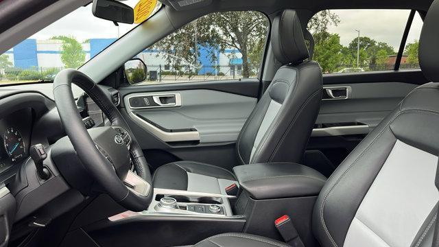 Photo of 2022 Rapid Red Metallic Tinted Clearcoat Ford Explorer