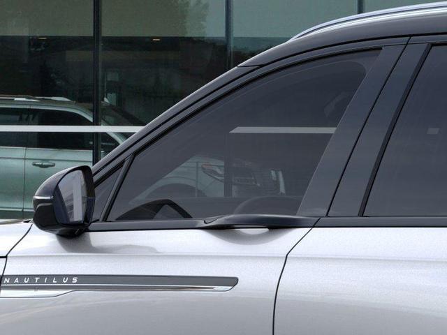 Photo of 2025 Silver Radiance Metallic Lincoln Nautilus