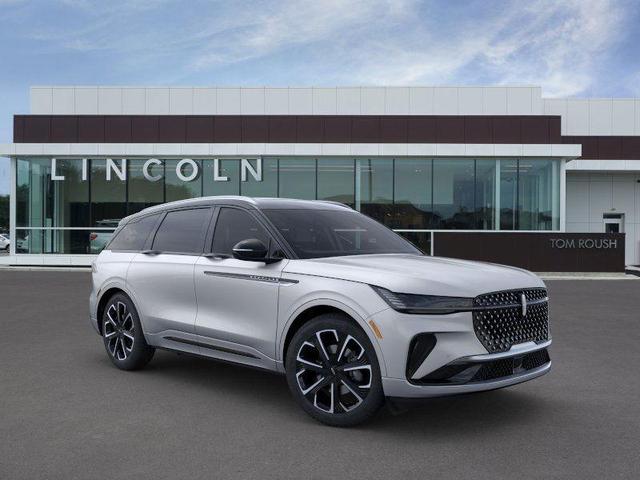 Photo of 2025 Silver Radiance Metallic Lincoln Nautilus
